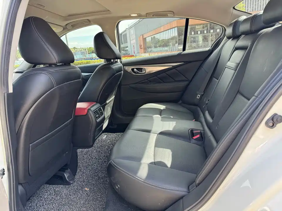 Infiniti Q50L