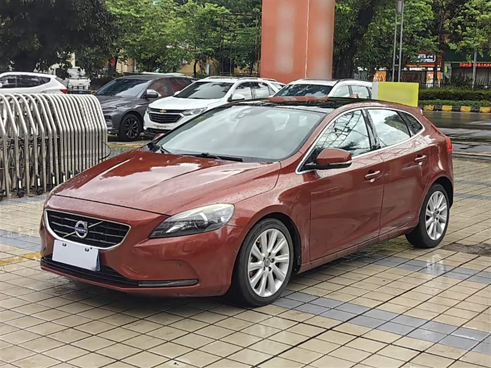 Volvo V40