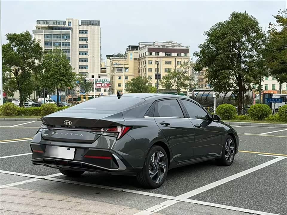 Hyundai Elantra