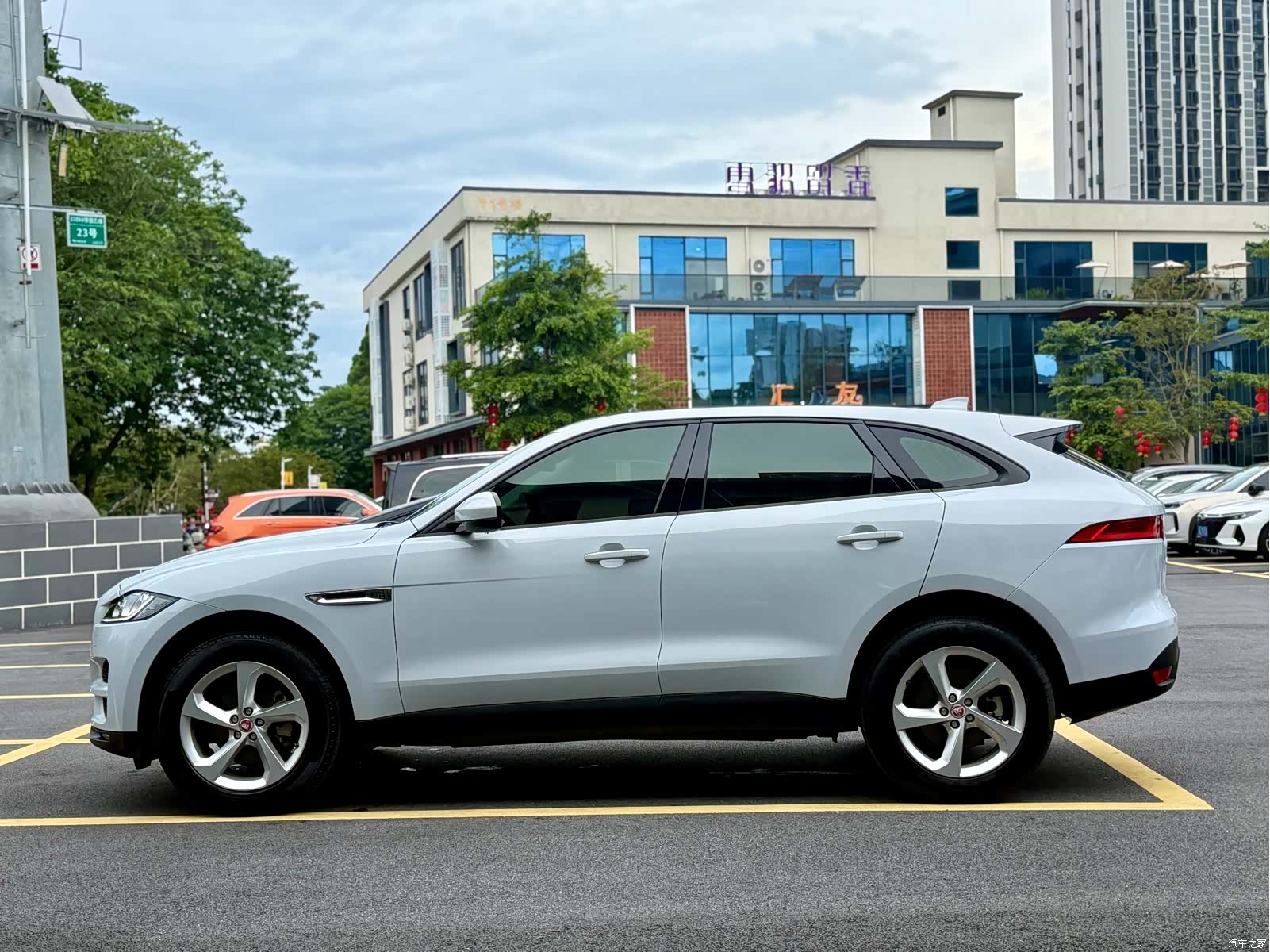 Jaguar F-PACE, 2016 9