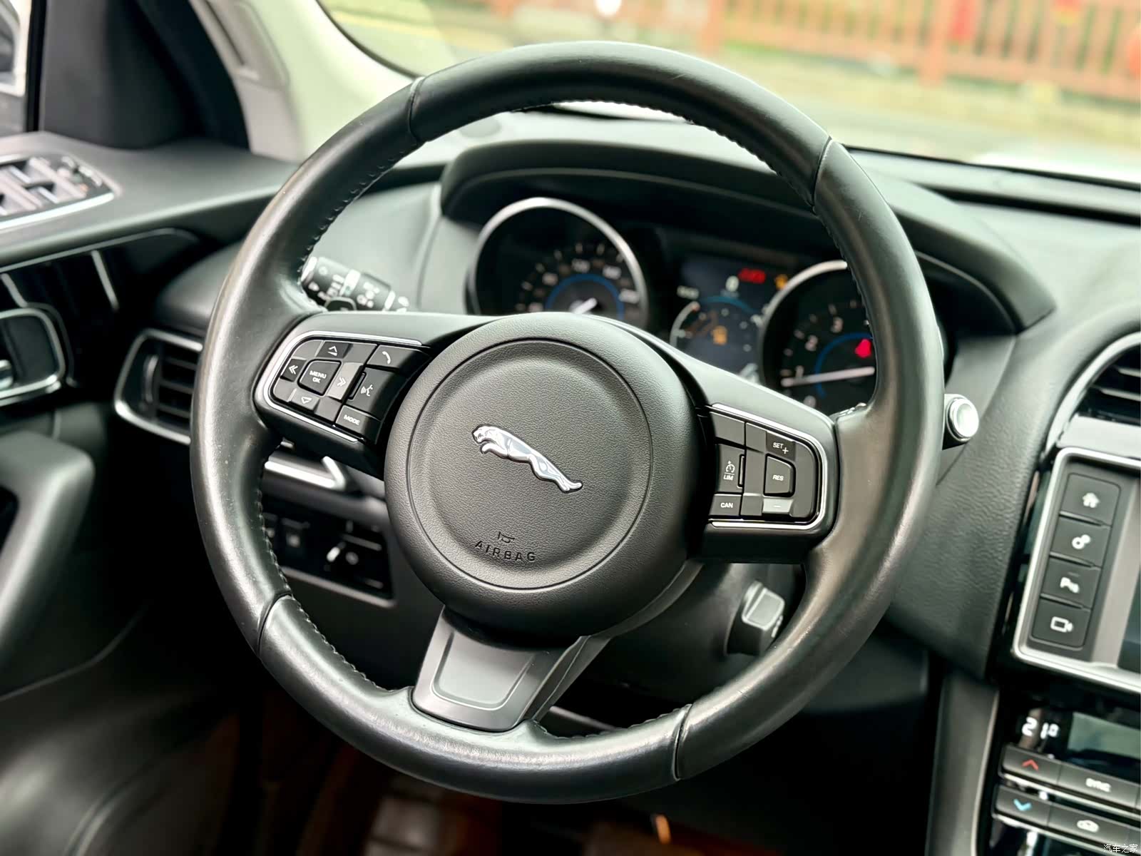 Jaguar F-PACE, 2016 17