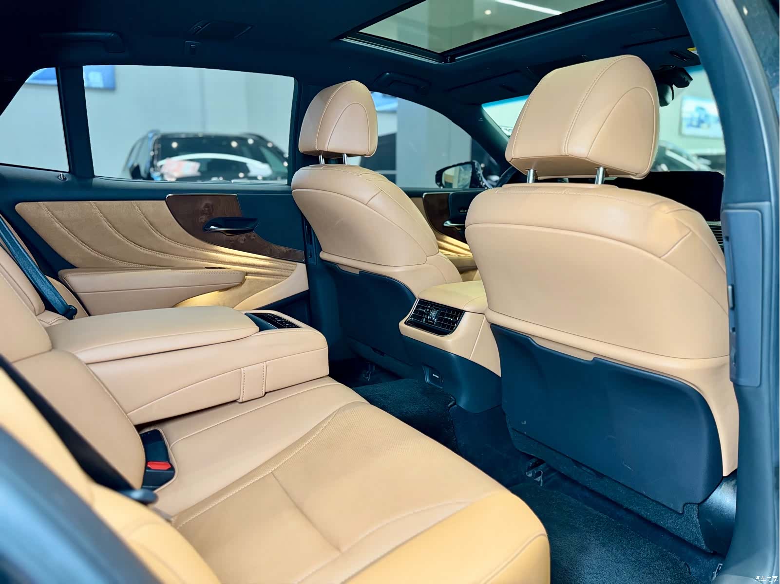 Lexus LS, 2021 11