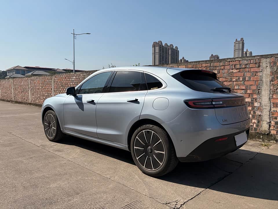 AITO Ask the world M5