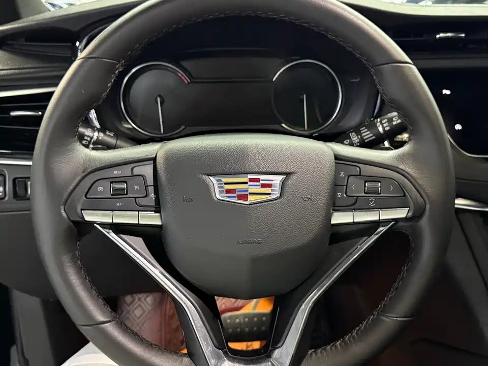 Cadillac XT6