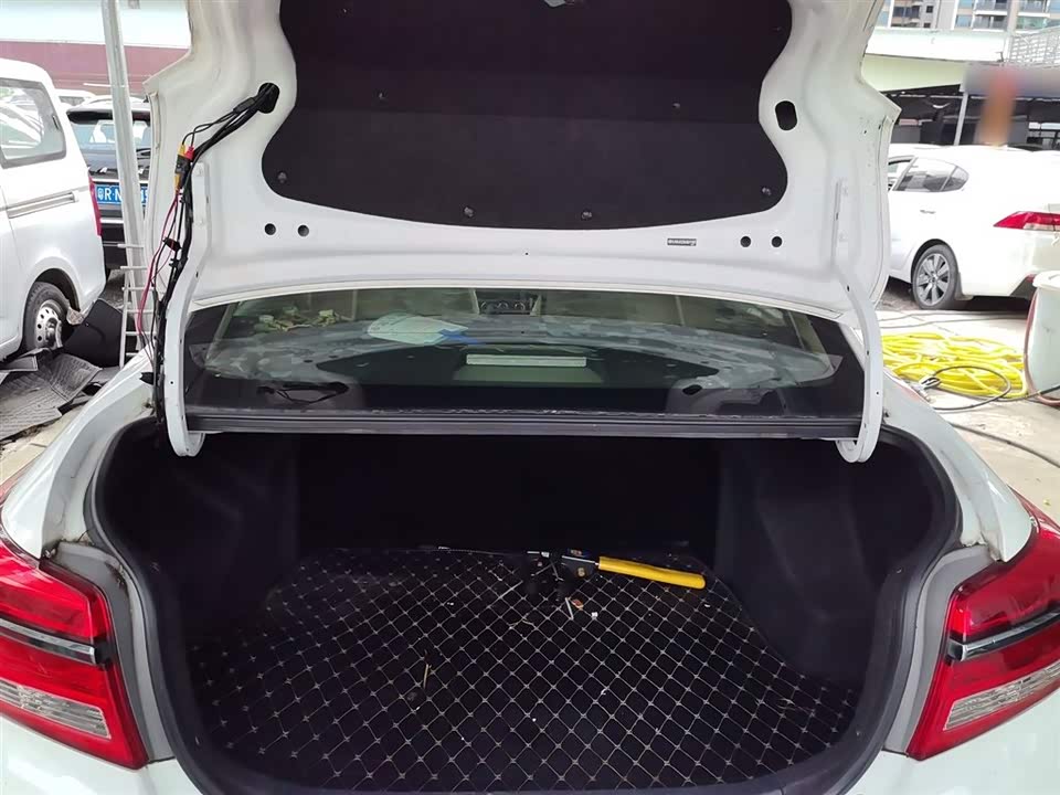 Toyota YARiS L to enjoy