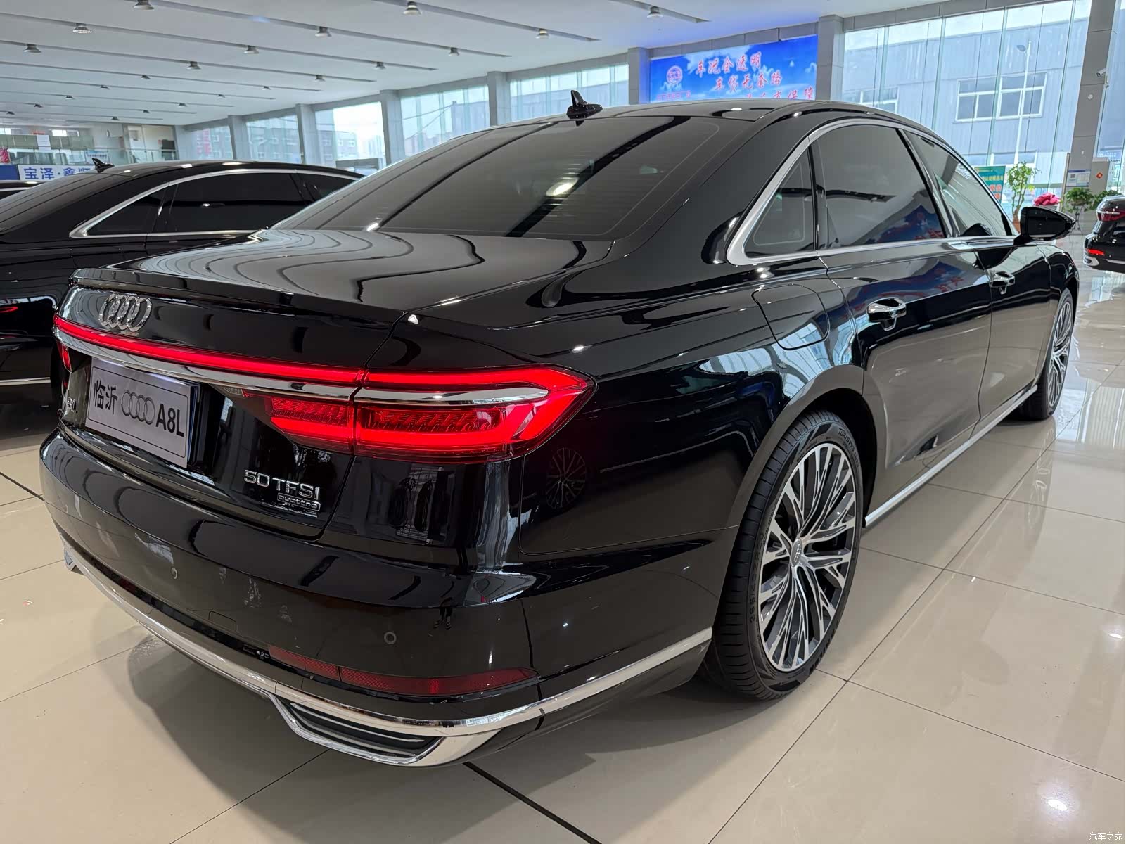 Audi A8L, 2021 3