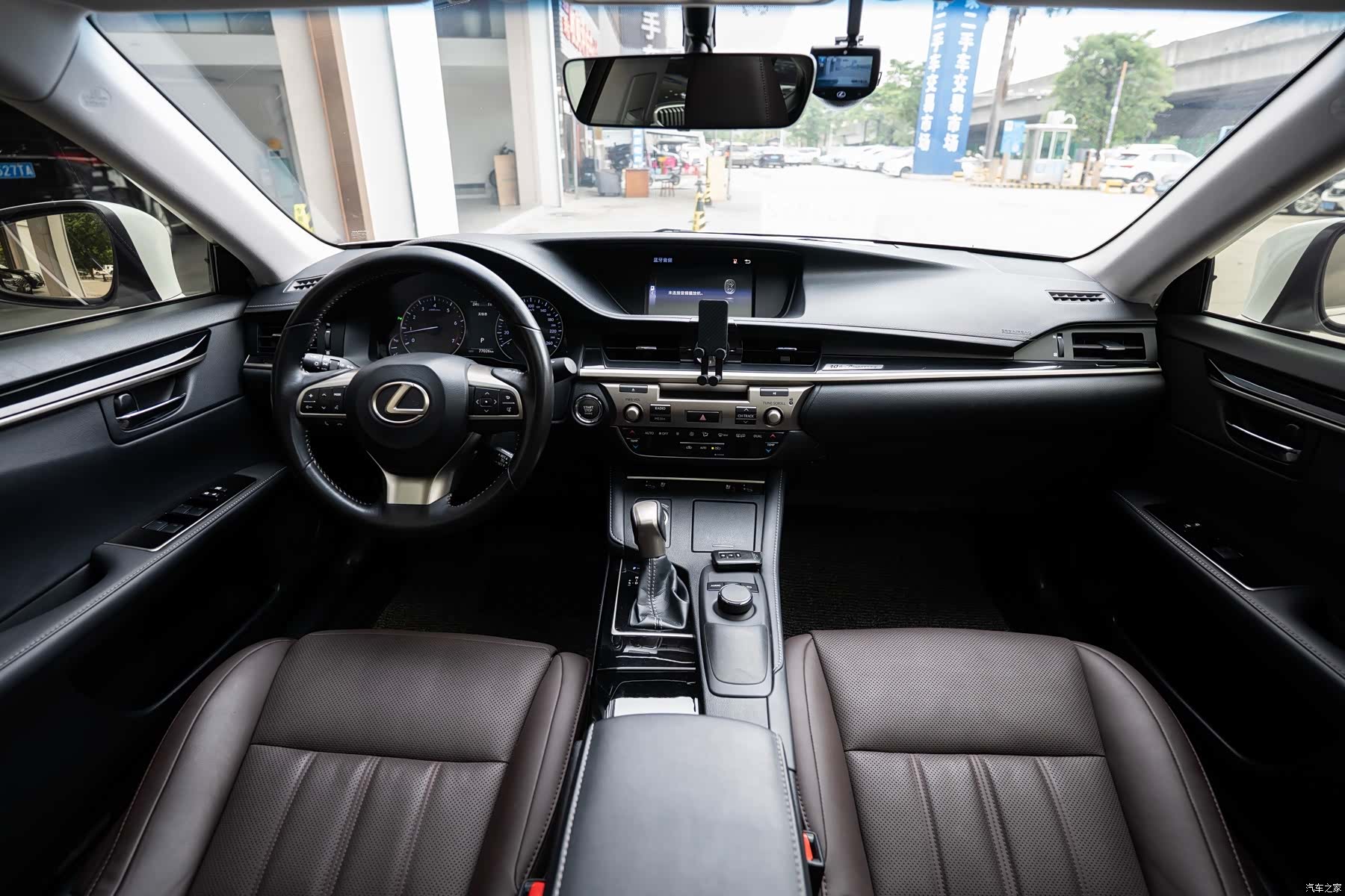 Lexus ES, 2018 12
