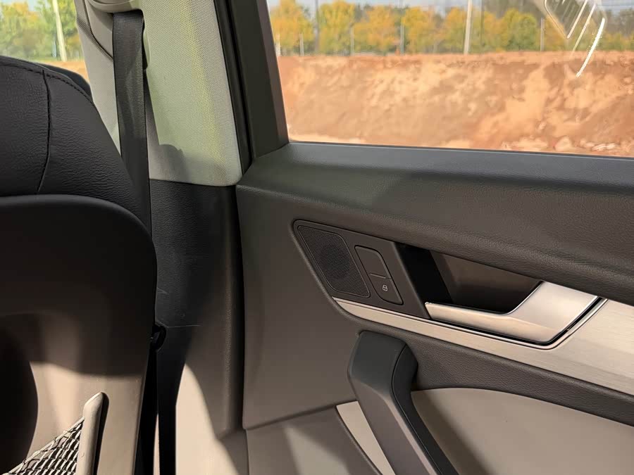 Audi Q5L 2019, фото 17