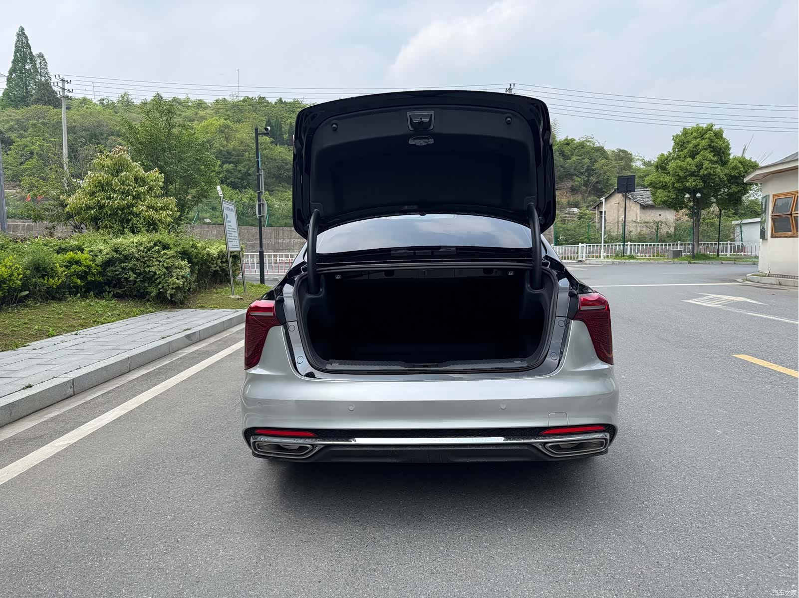 Hongqi H5, 2024 17