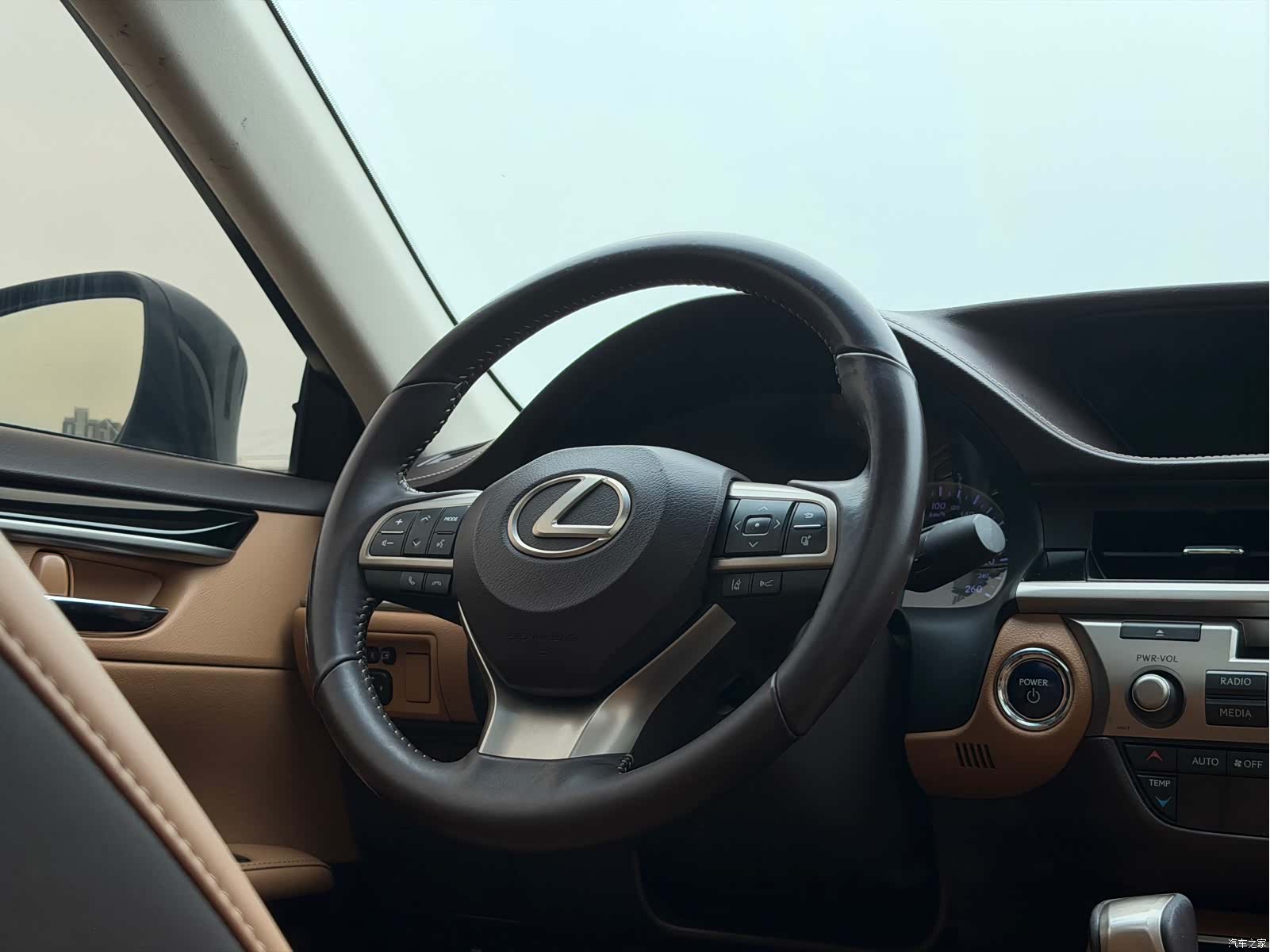Lexus ES, 2016 14