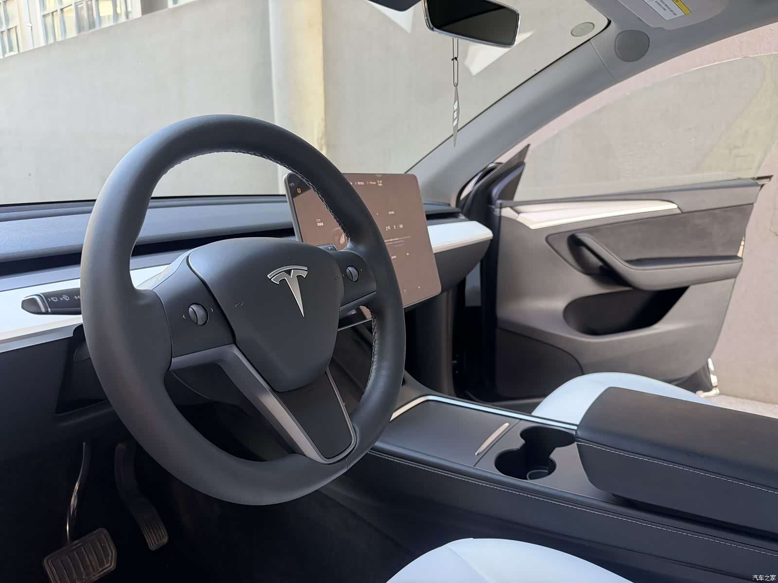 Tesla Model Y, 2023 11