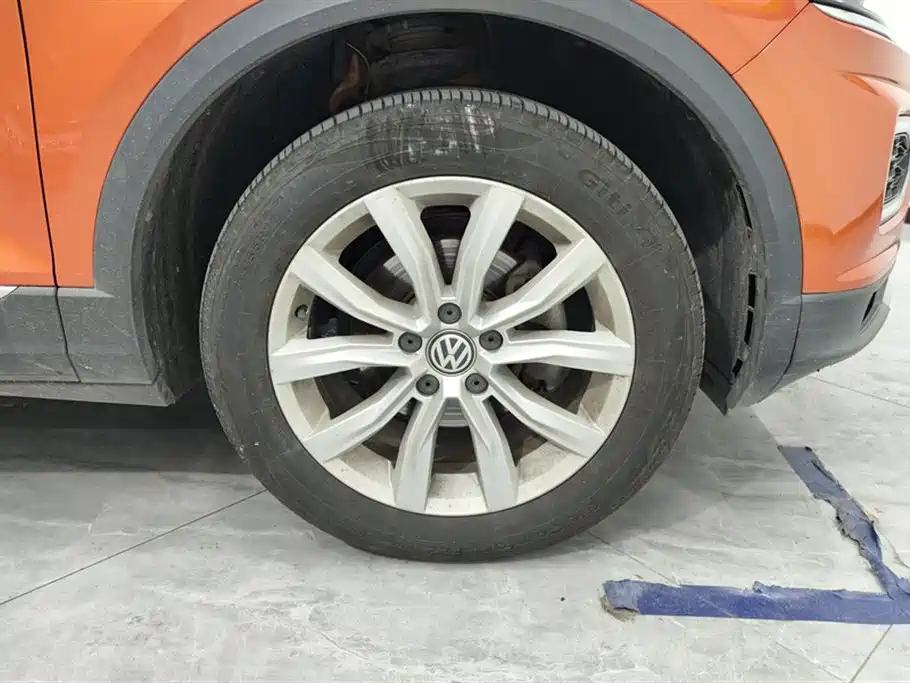 Volkswagen T-ROC exploring Songs