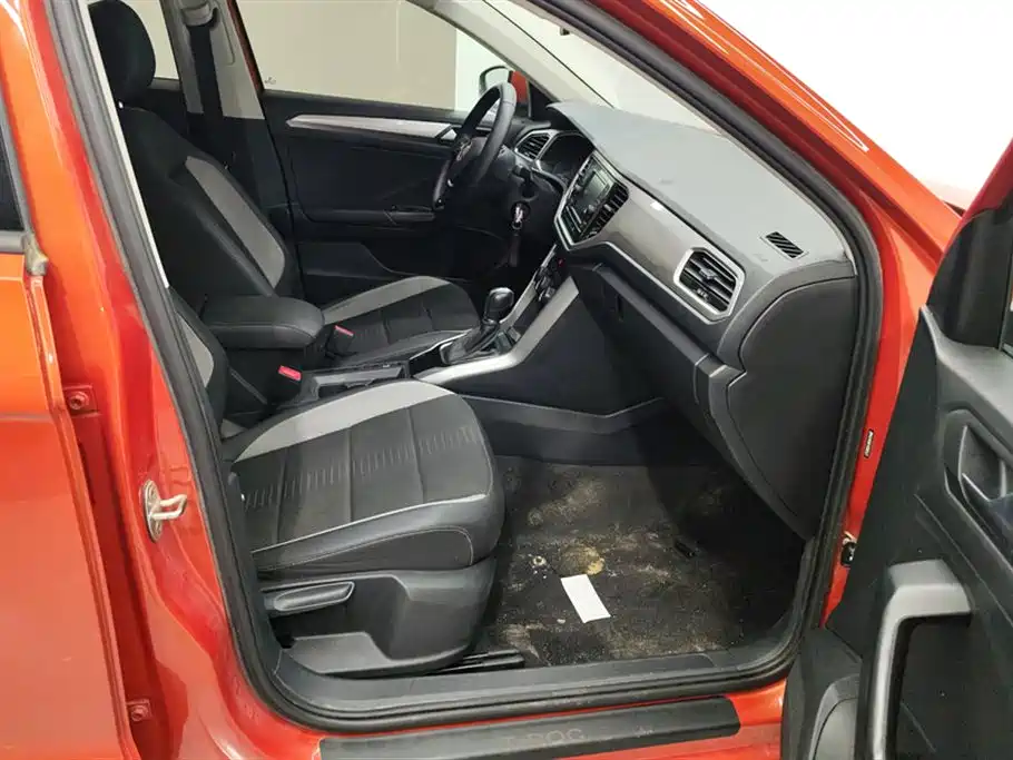 Volkswagen T-ROC exploring Songs