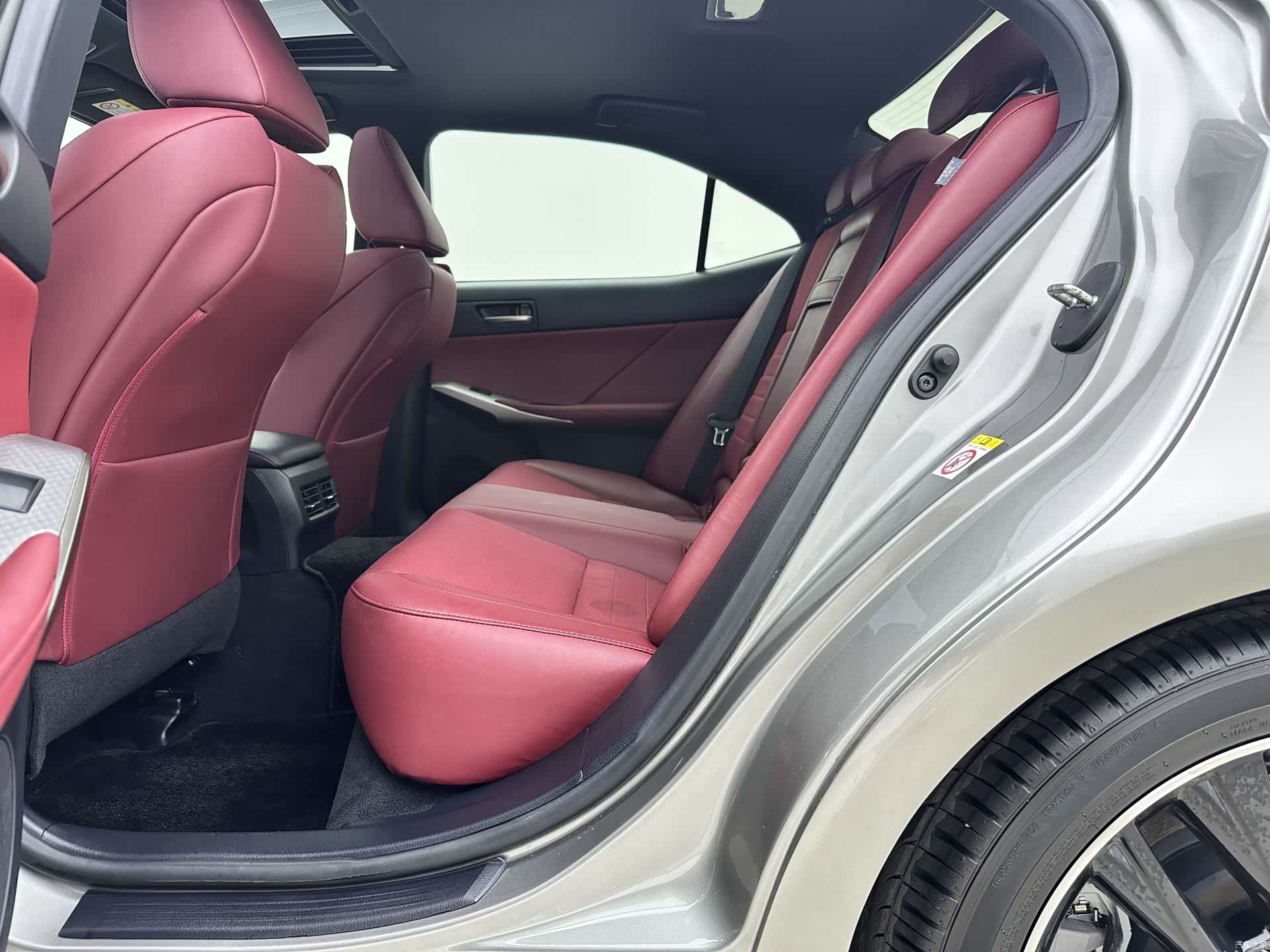 Lexus IS, 2018 12