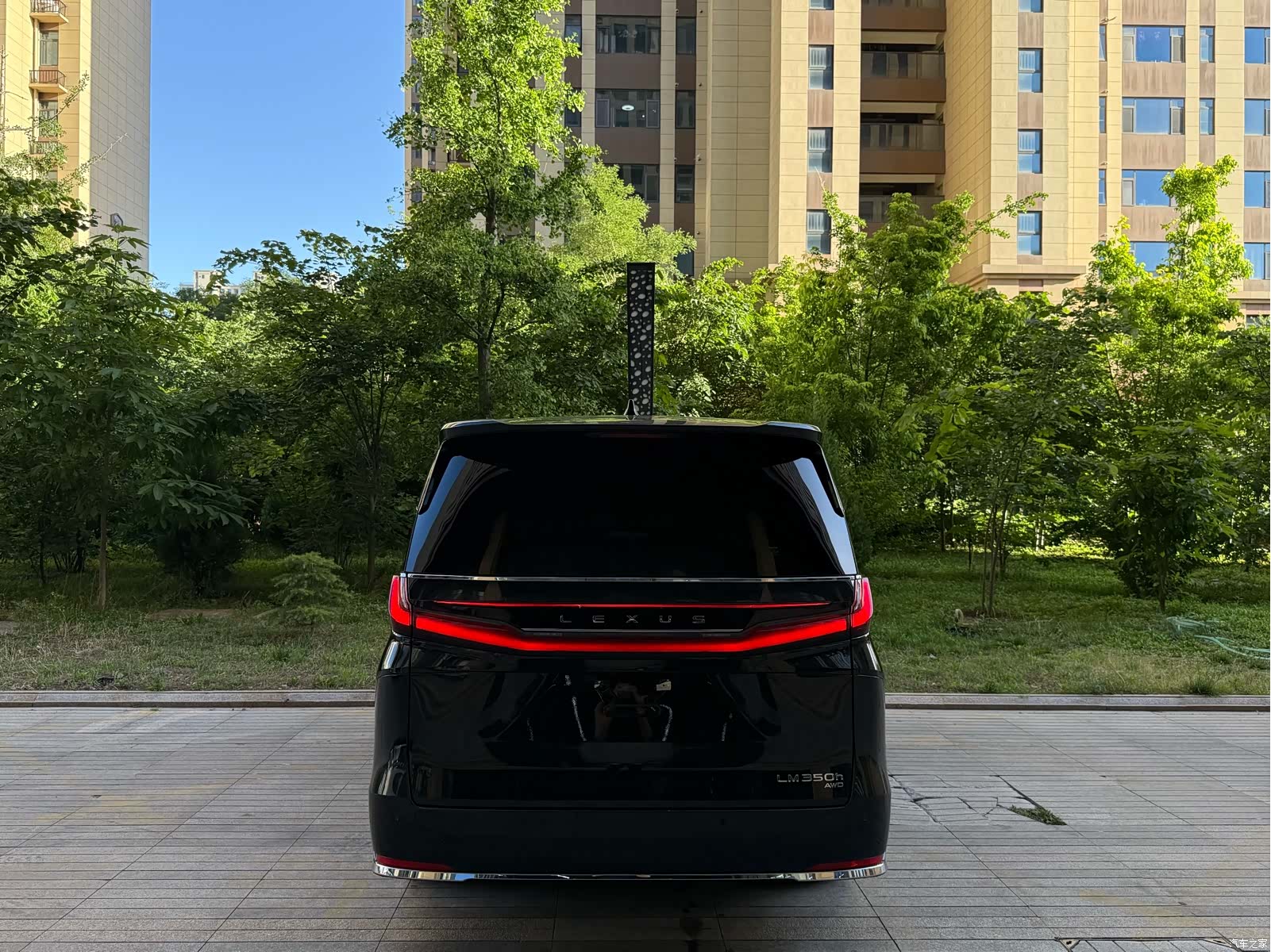 Lexus LM, 2025 6