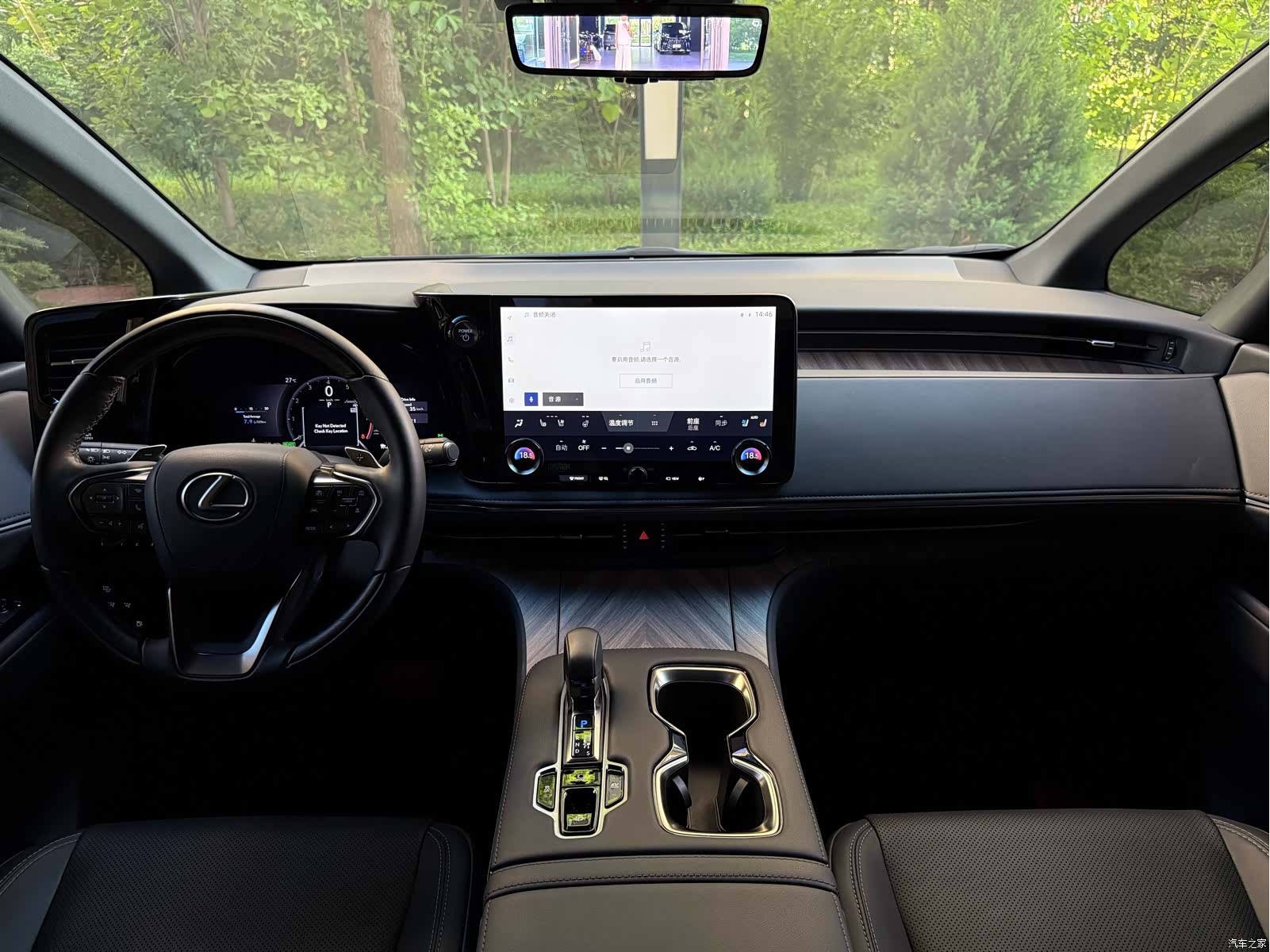 Lexus LM, 2025 12