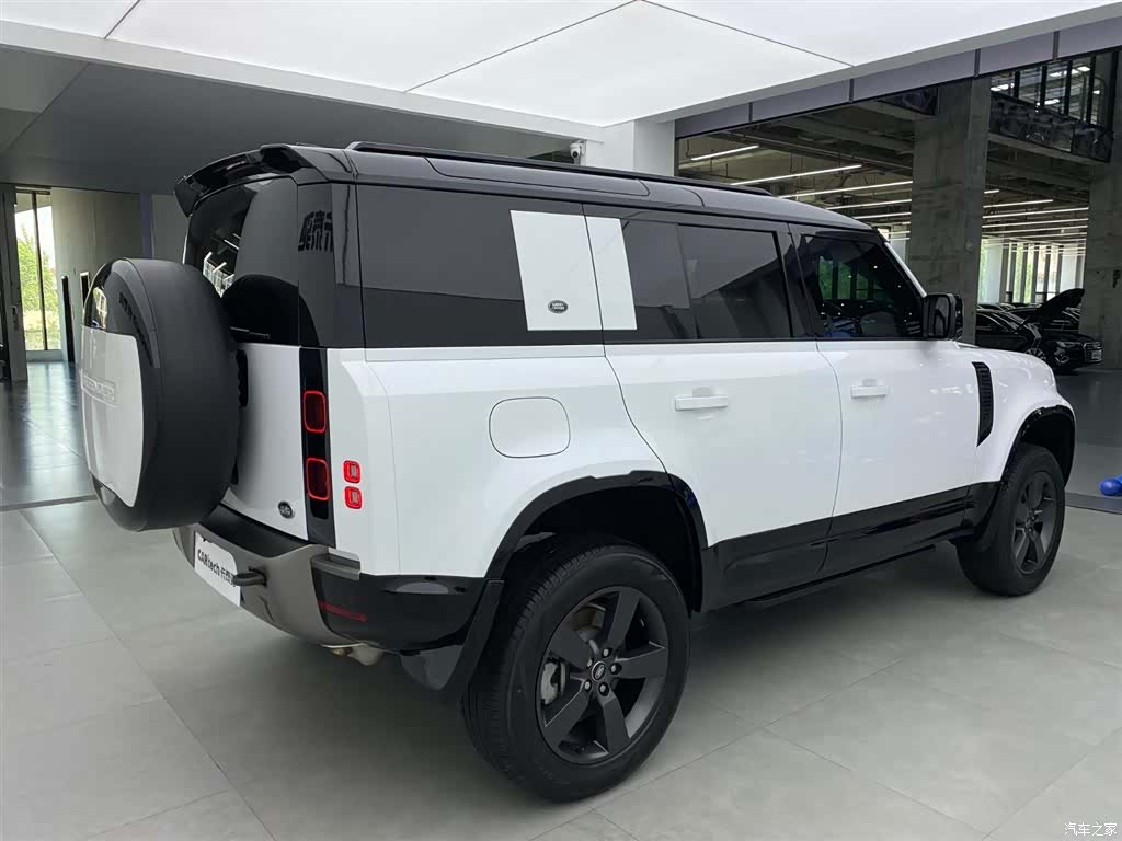 Land Rover Defender, 2024 35