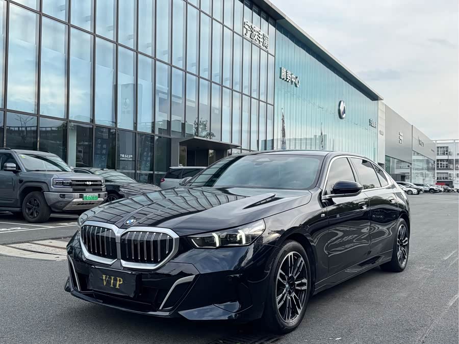 BMW 5 Series 2024, фото 1