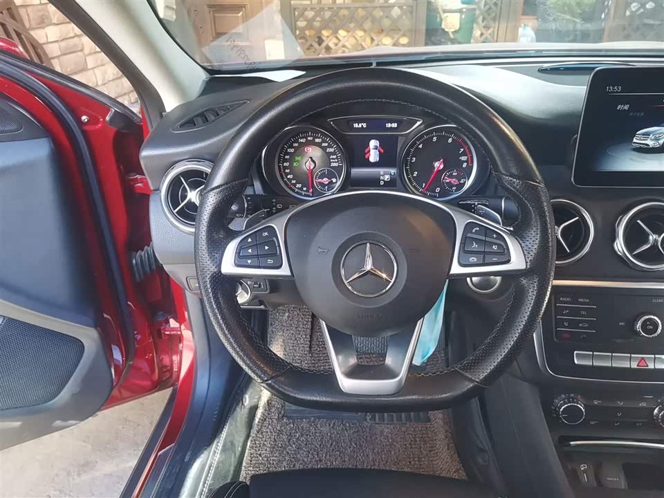 Mercedes-Benz GLA