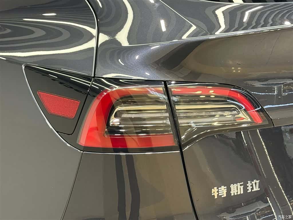 Tesla Model Y, 2025 9