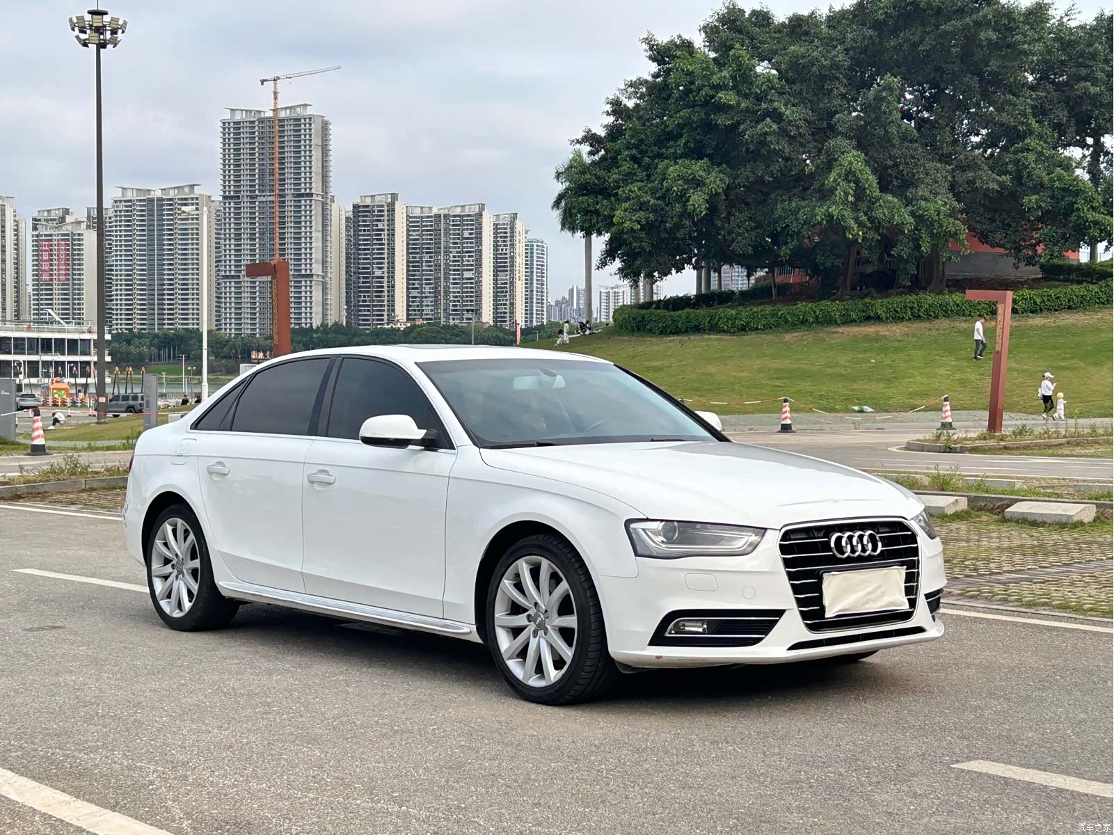 Audi A4L, 2016 1