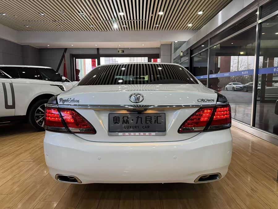 Toyota Crown 2015, фото 20