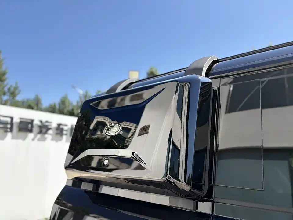 Land Rover guard