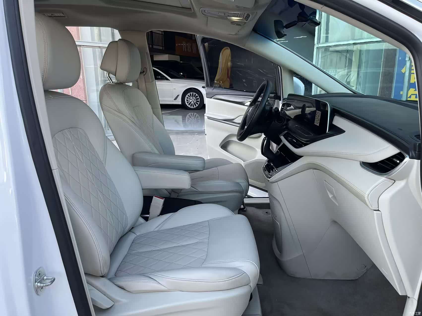 Buick GL8, 2023 8