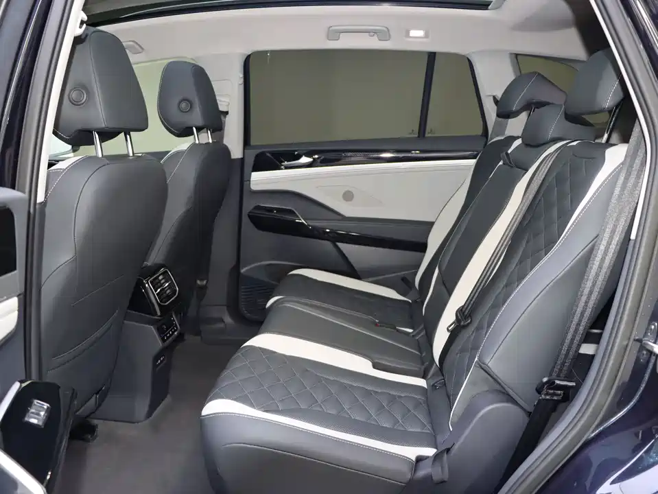 Volkswagen ID.6 CROZZ