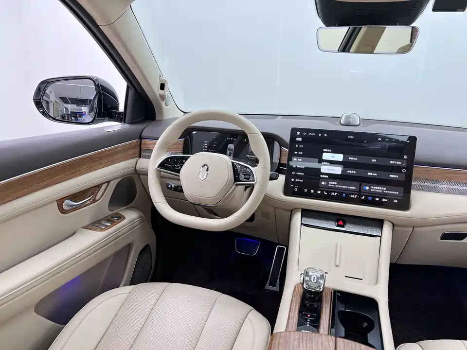 AITO Ask the world M7