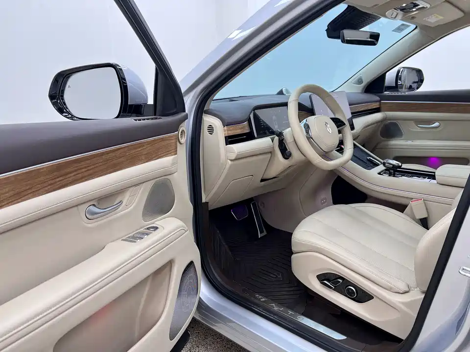 AITO Ask the world M7