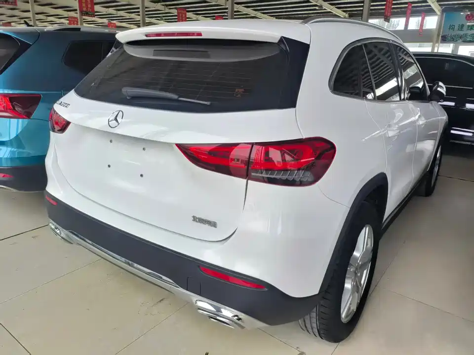 Mercedes-Benz GLA Mercedes-Benz GLA