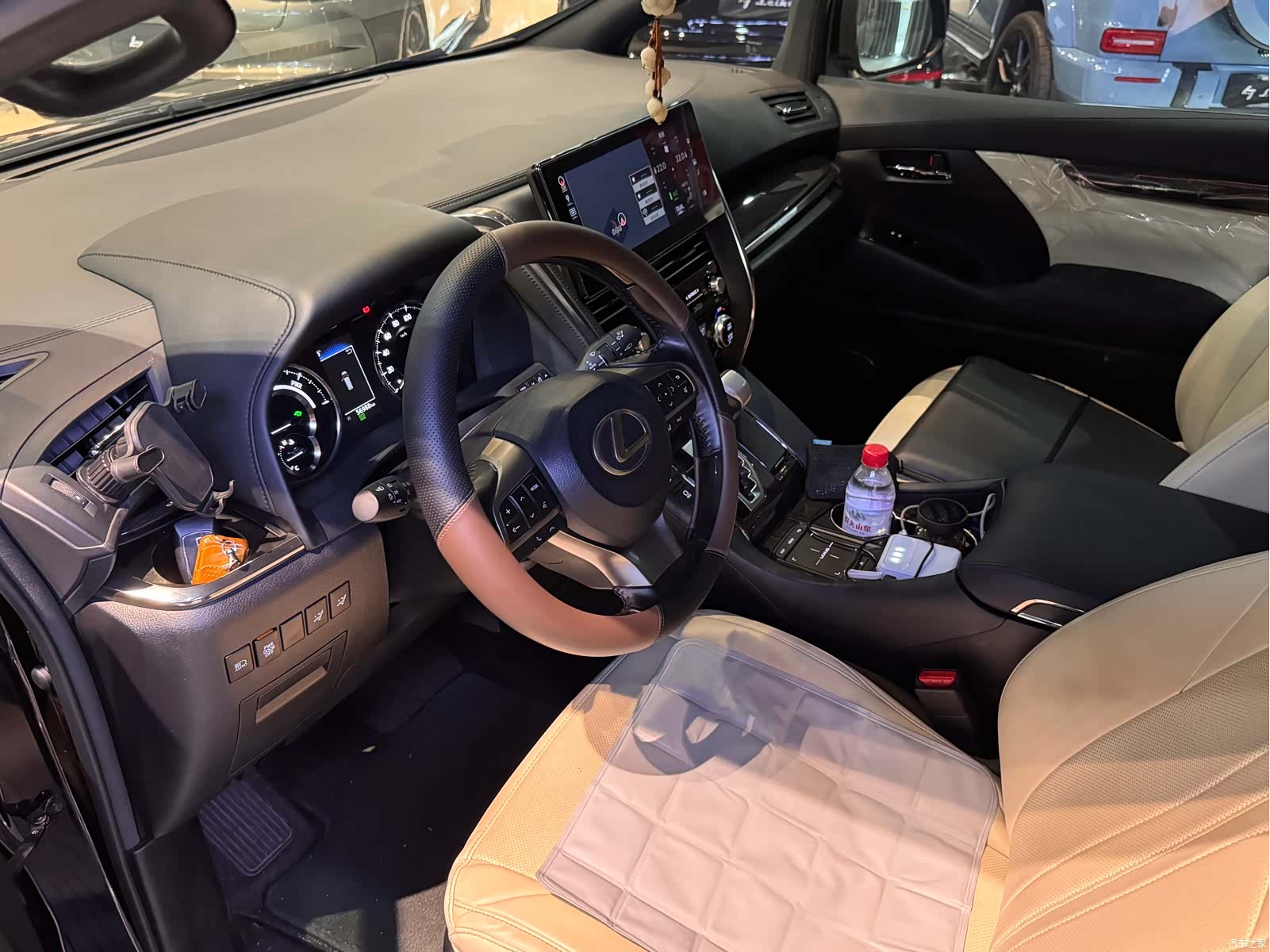 Lexus LM, 2022 9