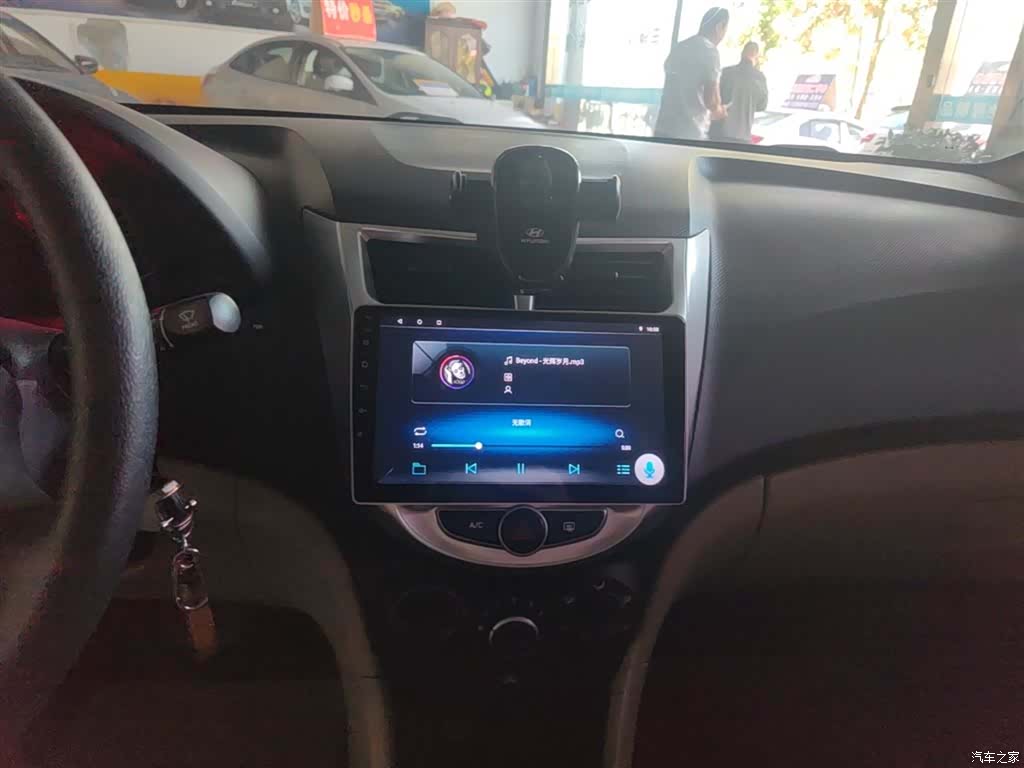 Hyundai GLS, 2015 13
