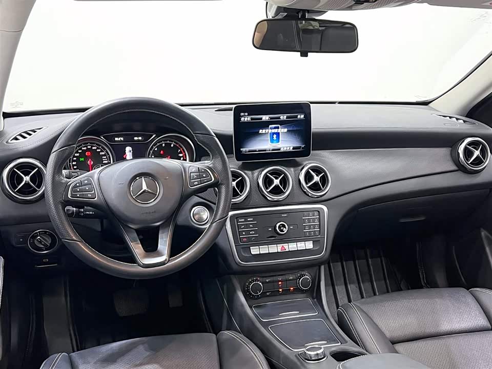 Mercedes-Benz GLA Mercedes-Benz GLA