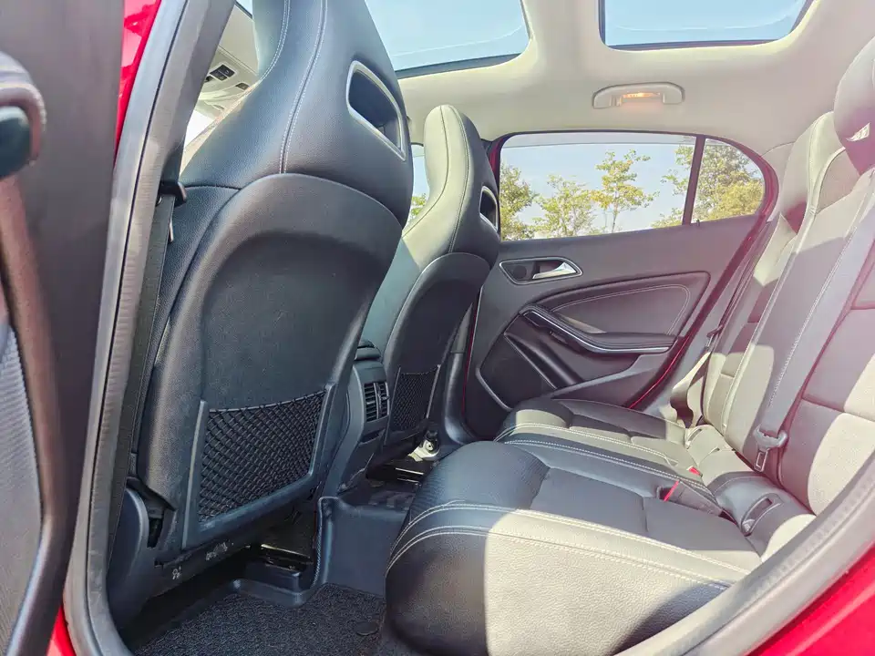 Mercedes-Benz GLA Mercedes-Benz GLA