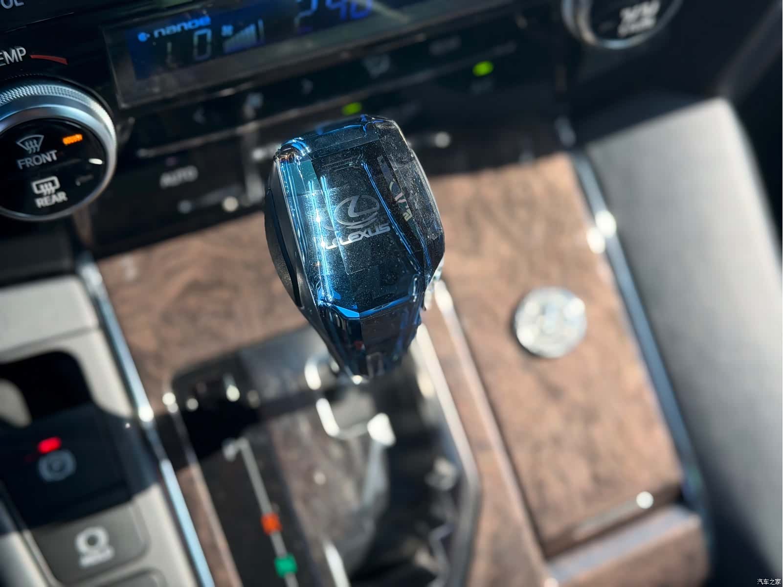 Toyota Vellfire, 2023 16