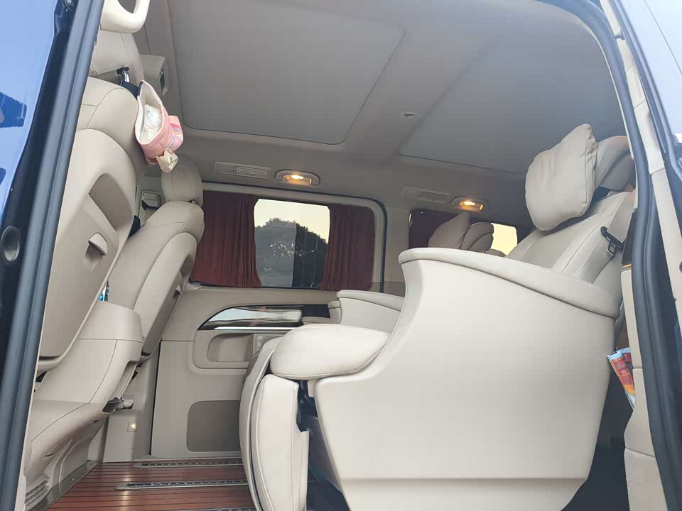 Mercedes-Benz V-class