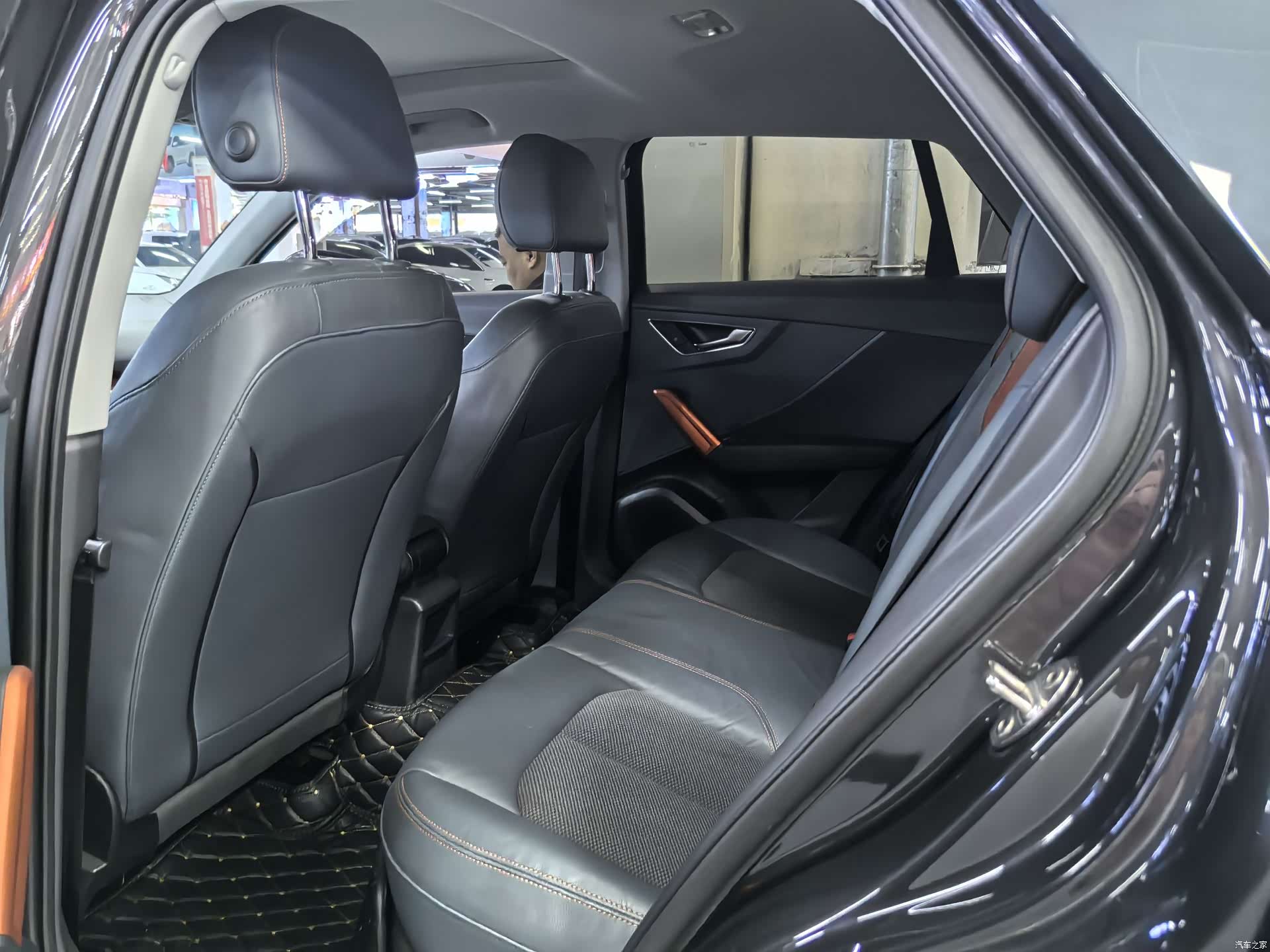 Audi Q2L, 2019 9