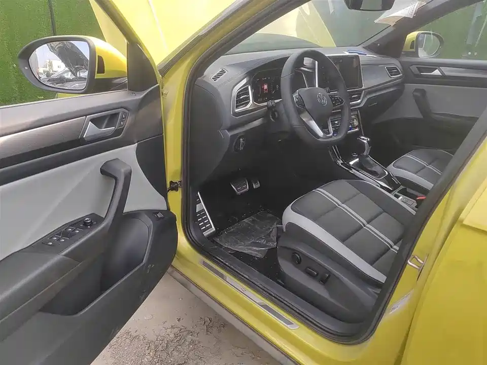 Volkswagen T-ROC exploring Songs