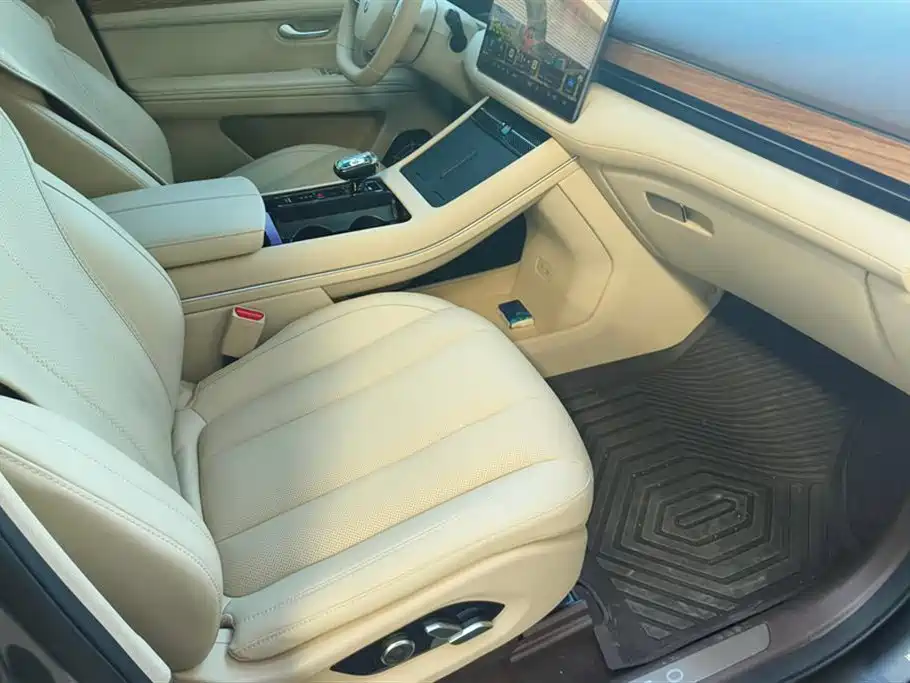 AITO Ask the world M7