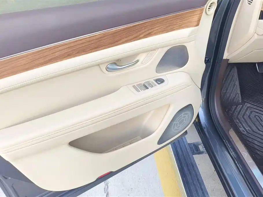 AITO Ask the world M7