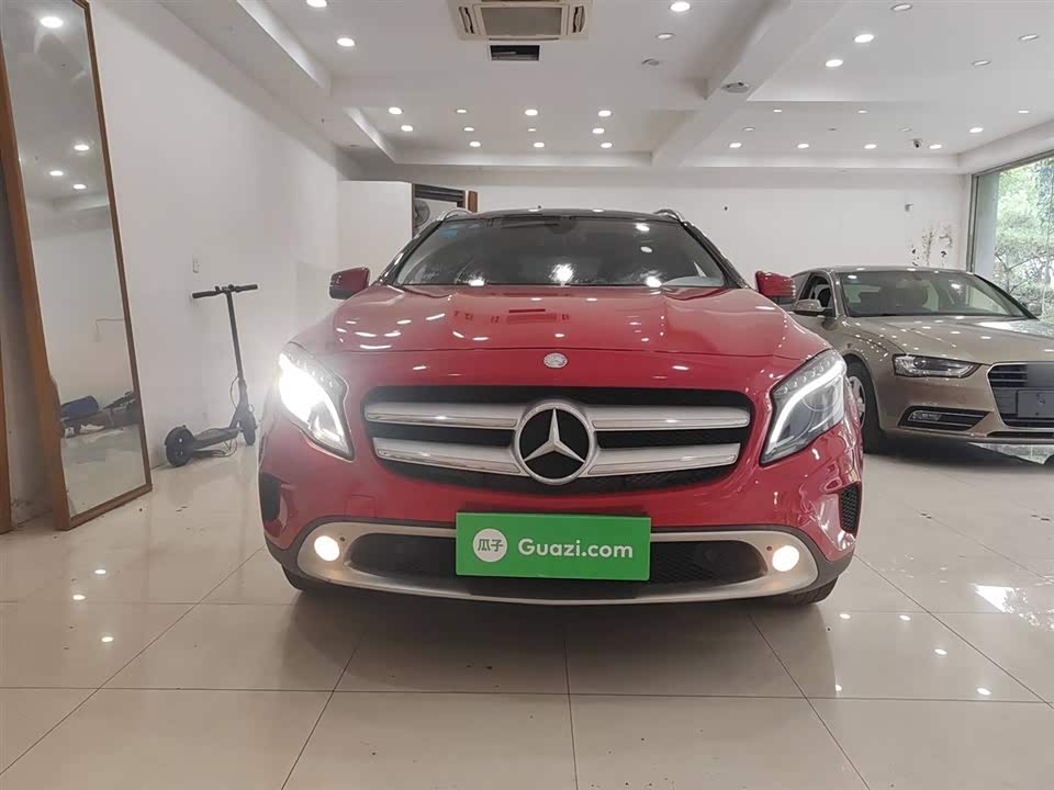 Mercedes-Benz GLA Mercedes-Benz GLA