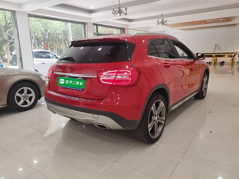 Mercedes-Benz GLA Mercedes-Benz GLA