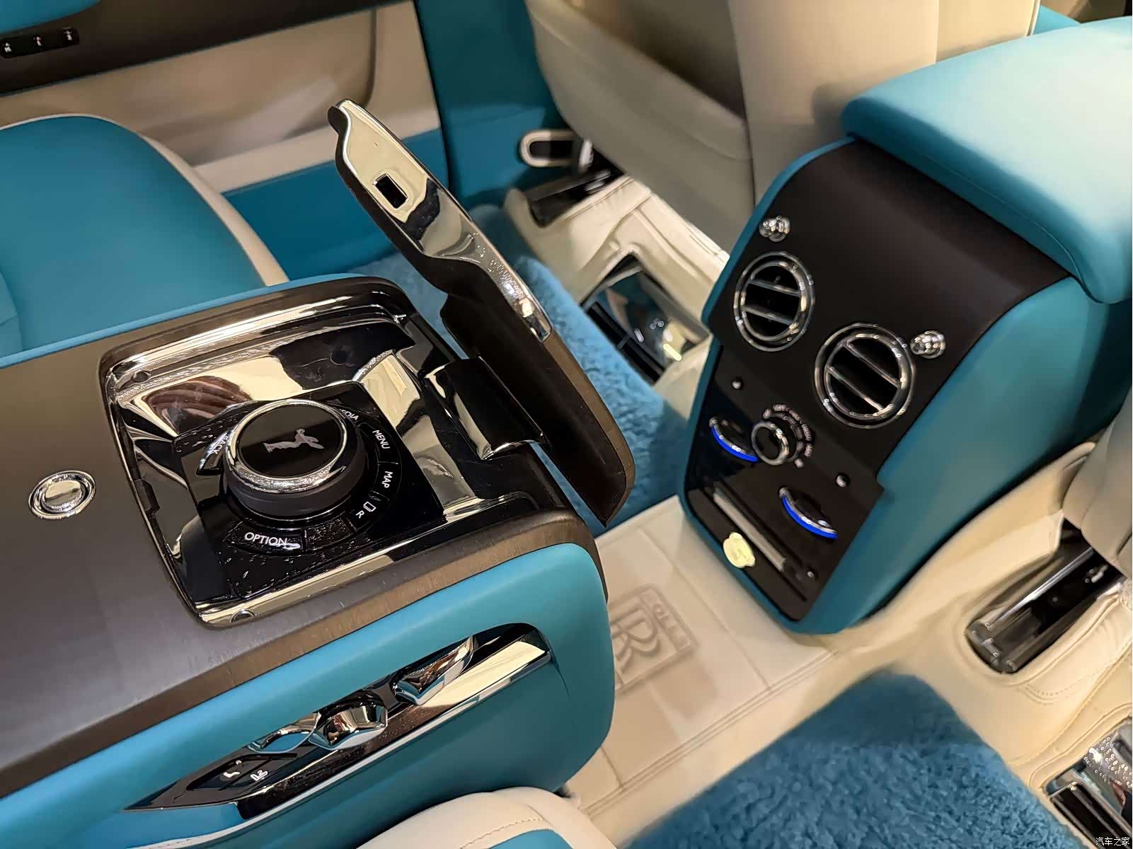 Rolls-Royce Cullinan, 2021 13