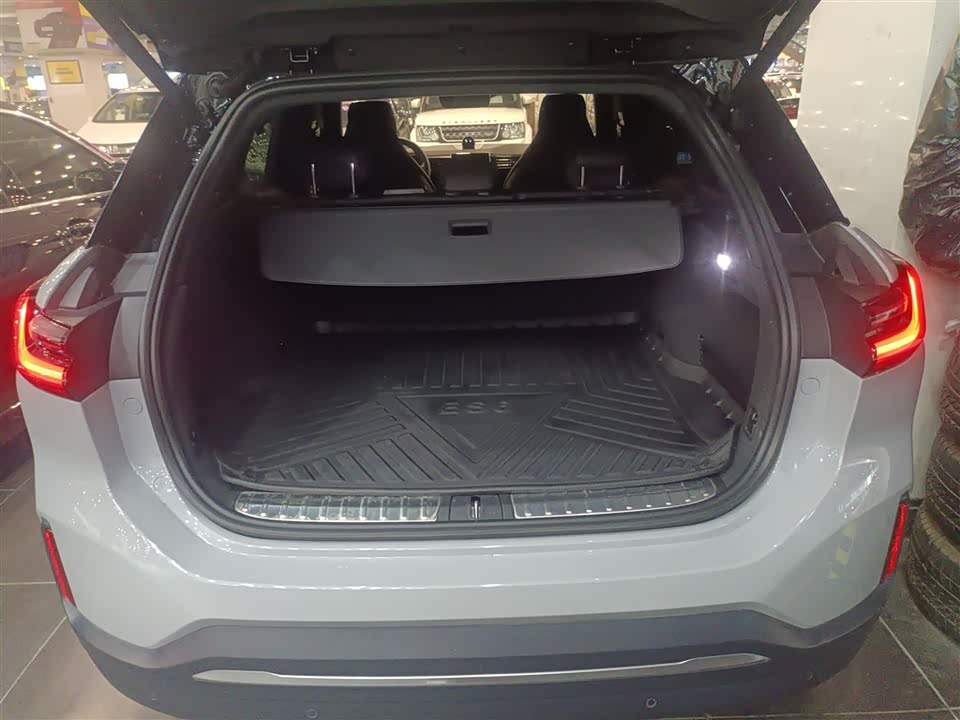 NIO ES6