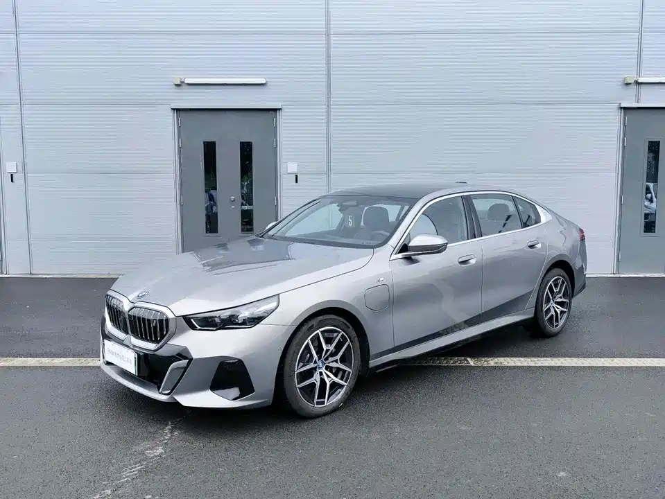 BMW i5
