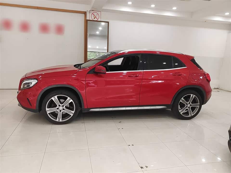 Mercedes-Benz GLA Mercedes-Benz GLA