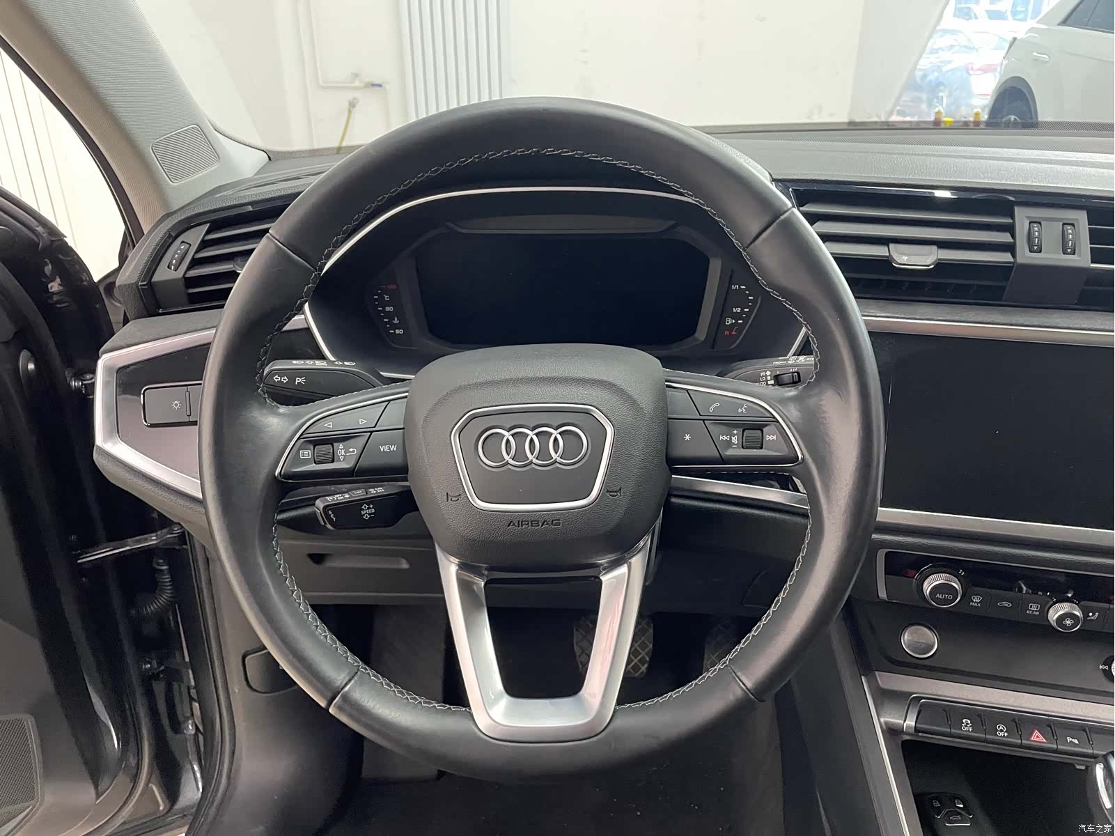 Audi Q3, 2022 11
