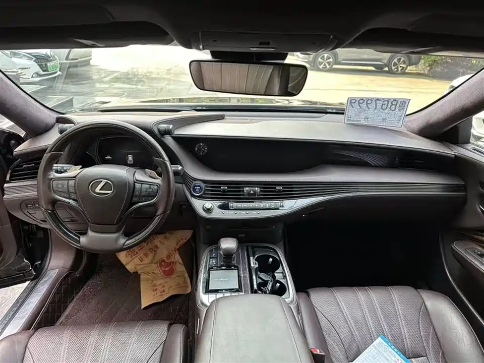 Lexus LS